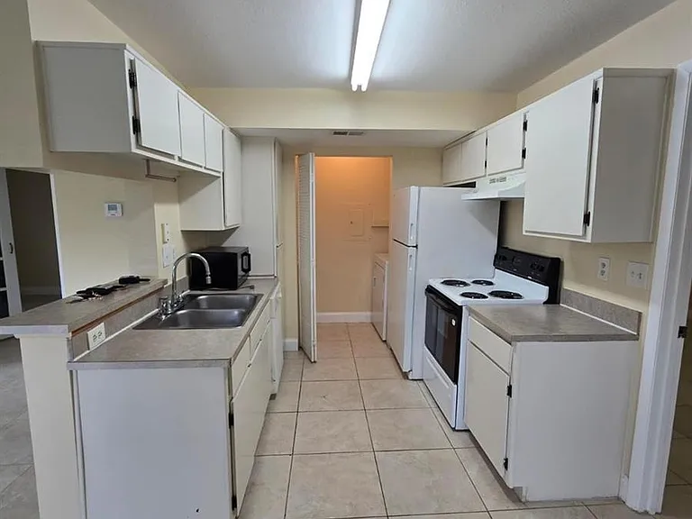 8775 NW 39th St #8775 — Photo 15