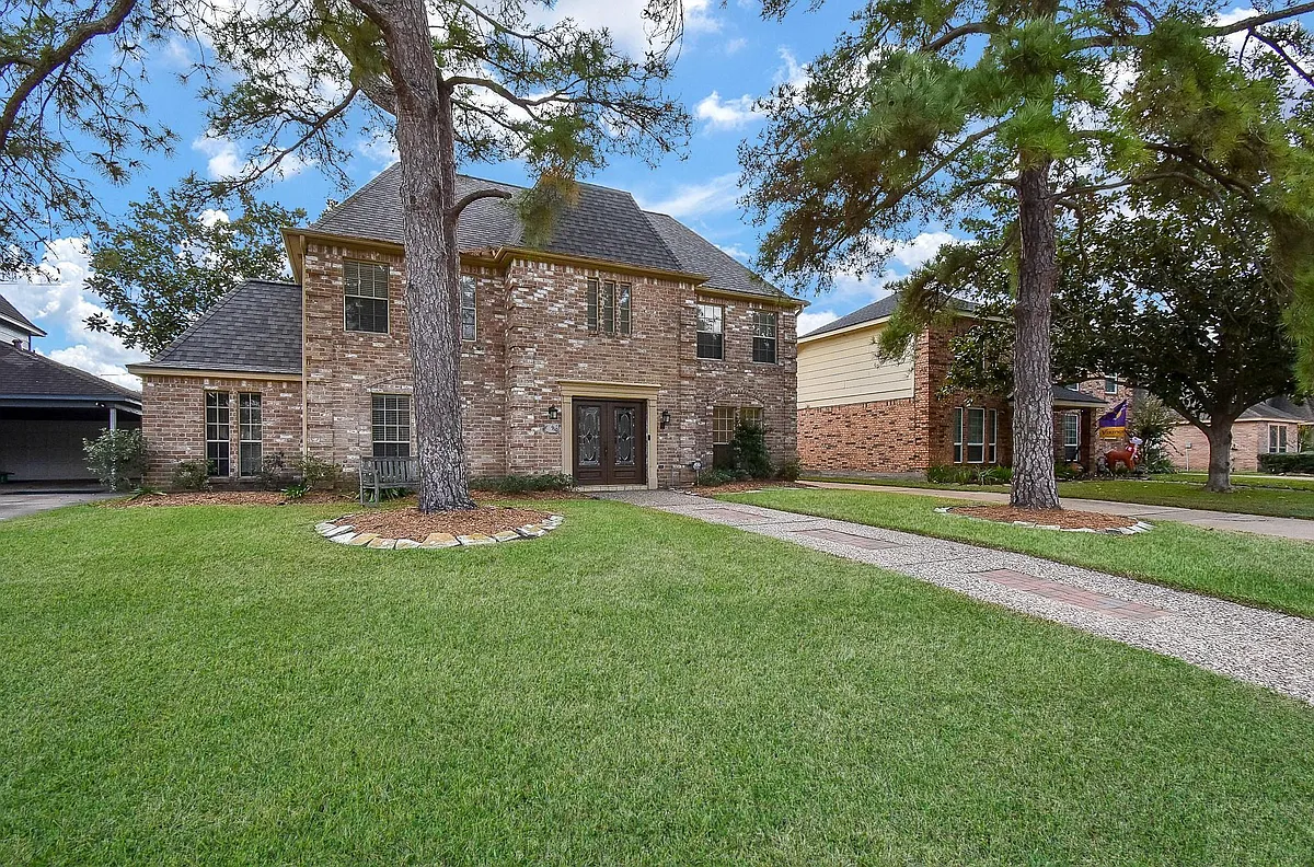 Building Photo - 910 Shillington Dr