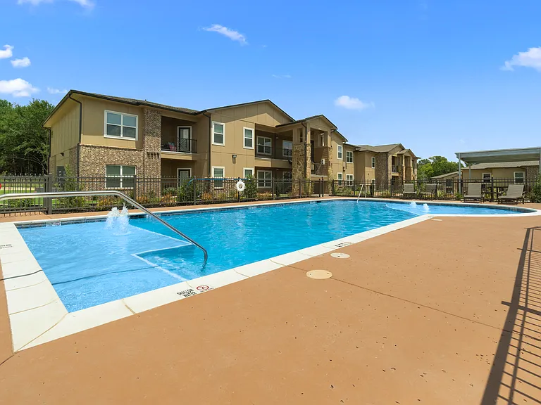 Willow Creek Apartments — Photo 28
