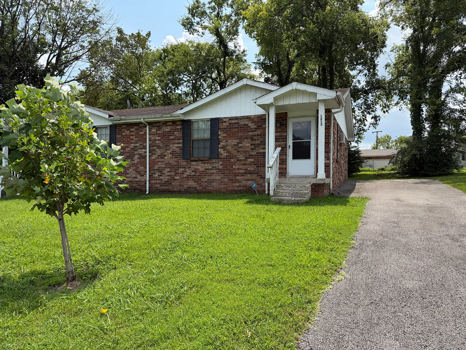 2 bed, 755 sqft, $1,300 — Photo 1