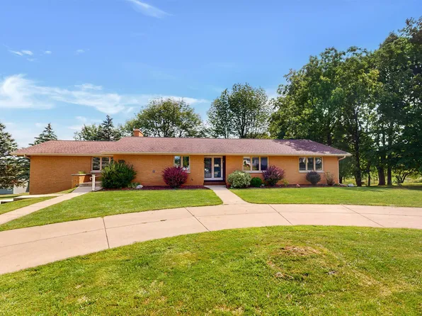 412 Maria St, Luxemburg, WI 54217