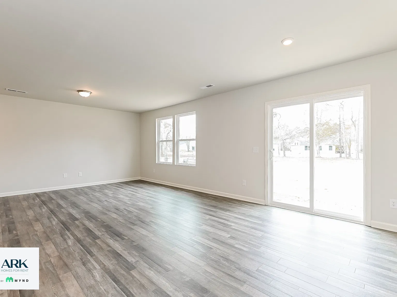 4 bed, 2.0 bath, 1601 sqft, $1,935 — Photo 3