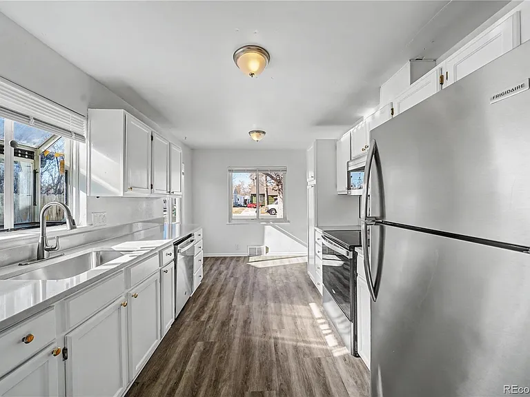 1764 Oakland St — Photo 5