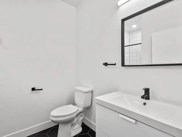 The Everett — Photo 23