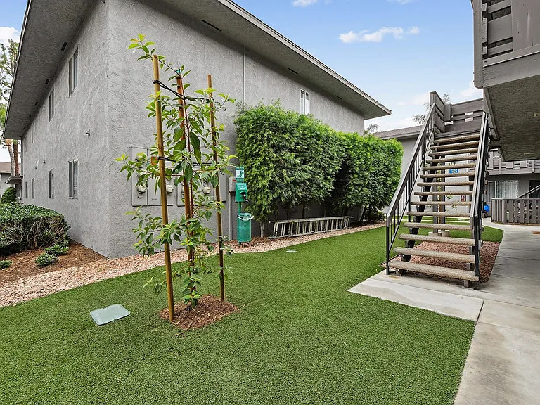 Loma Vista Apartments — Photo 6