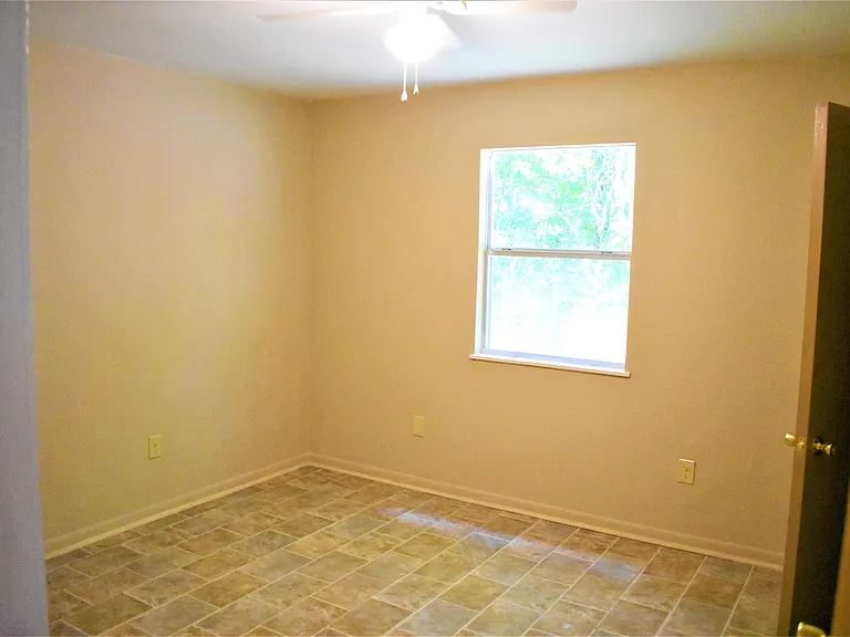 2114 Railroad St — Photo 5