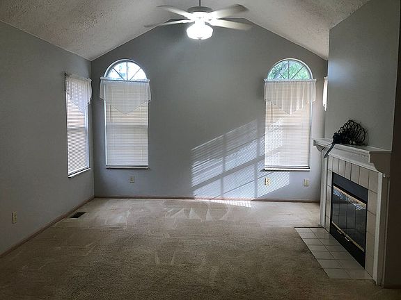 3rd image of 91 Stonegate Cir