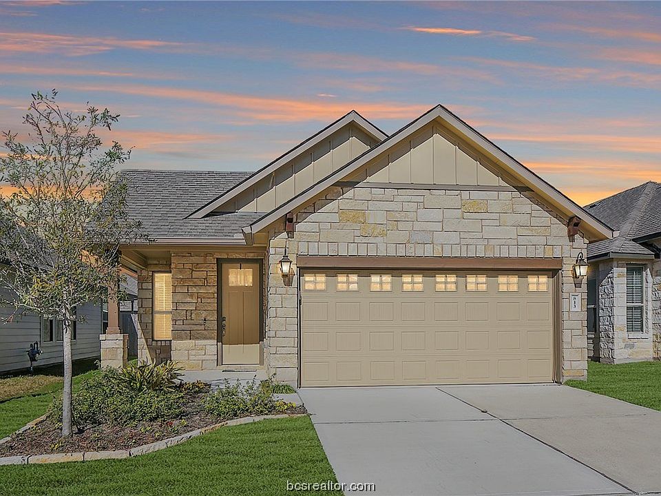 1st image of 813 Mineral Wells Ln