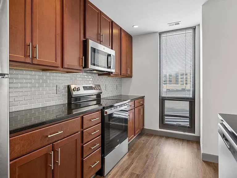 Midtown Crossing Apartments — Photo 176