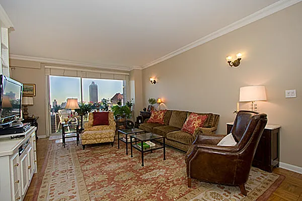 Sold by Adriana Arciello, LREB | media 33