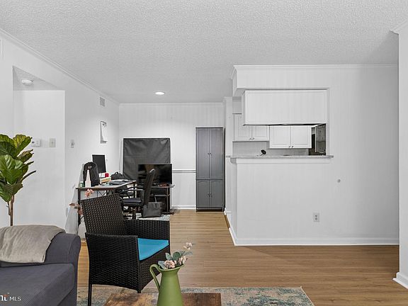 2nd image of 1525 Lincoln Way APT 101
