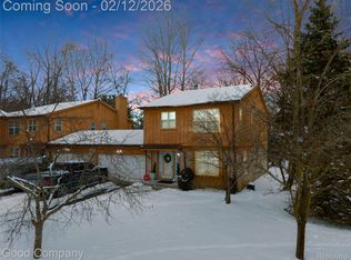 20988 Foxtree Ct, Southfield, MI 48075