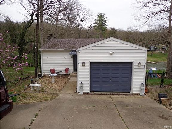 2nd image of 210 N Lake Dr
