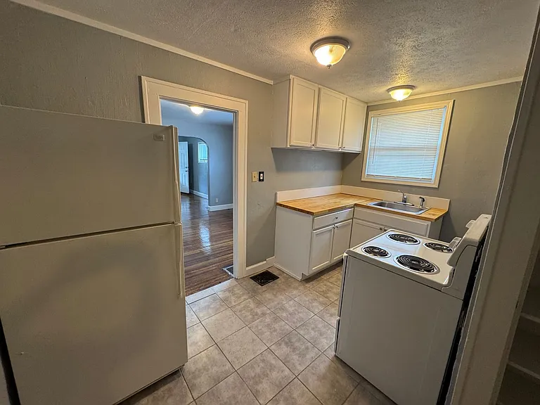 738 N Bosart Ave — Photo 12