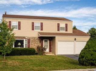 488 Sweetbriar Dr, Harrisburg, PA 17111