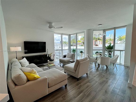3rd image of 111 SE 8th Ave APT 905