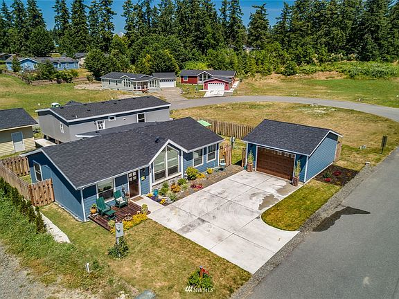 Fully fenced back yard.