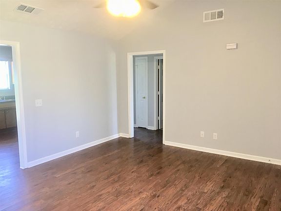 4th image of 203 Poulan Ct