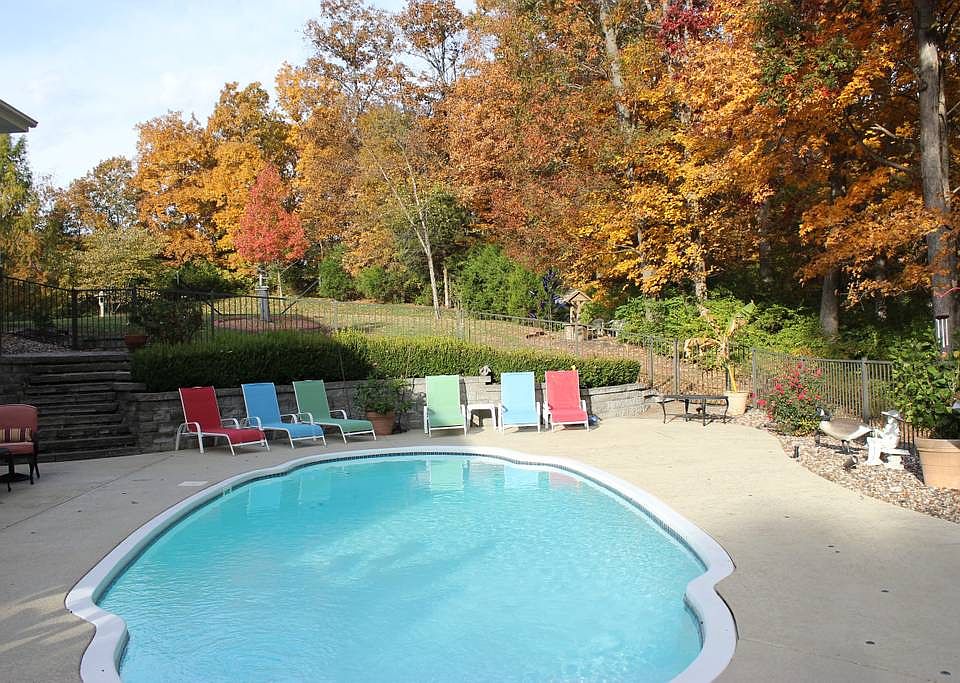 2nd image of 4504 Emerald View Ct