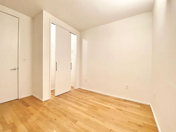 5th image of 29 Brooklyn Ave #1
