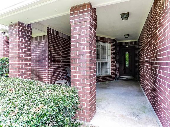 4th image of 1034 Oak Leaf Ave