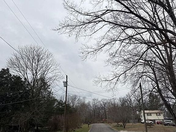 4th image of 335 Gay Rd