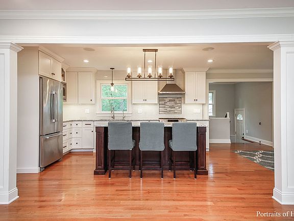 2nd image of 220 E 58th Pl