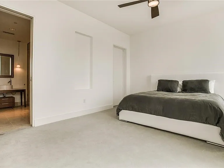 2200 Victory Ave #707 — Photo 16