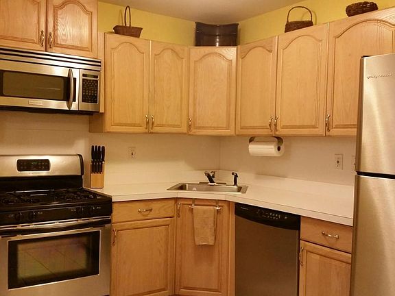 2nd image of 516 Woodbine Ln #1000