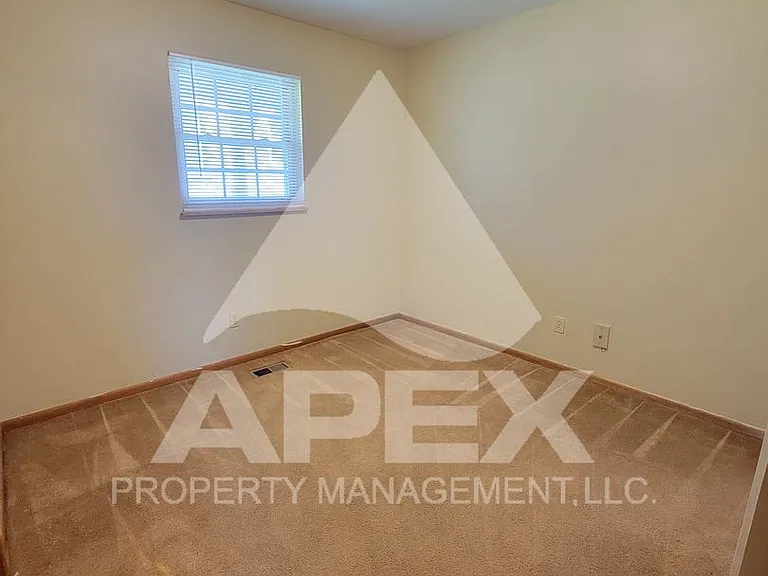Elmwood Apartments — Photo 41