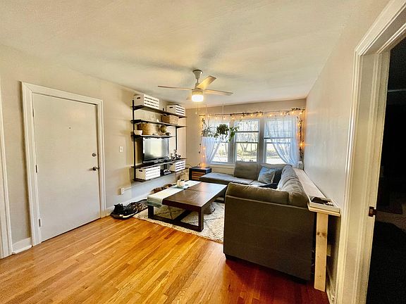 2nd image of 2811 Campbell St #1N
