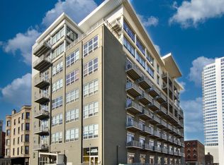 770 W Gladys Ave APT 604, Chicago, IL 60610