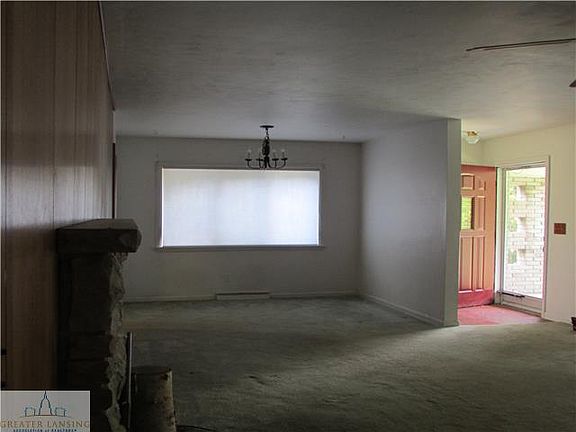 4th image of 2703 E Roseland Ave