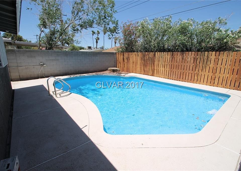 1st image of 972 Dalton Dr