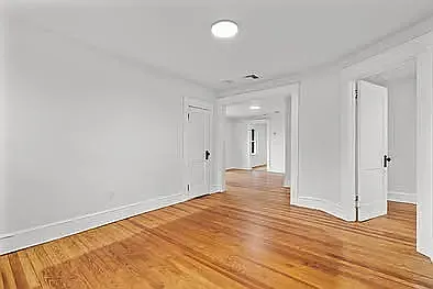 3 bed, 900 sqft, $1,900 — Photo 2