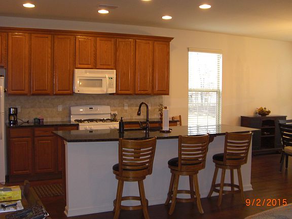 BREAKFAST BAR WITH GRANITE