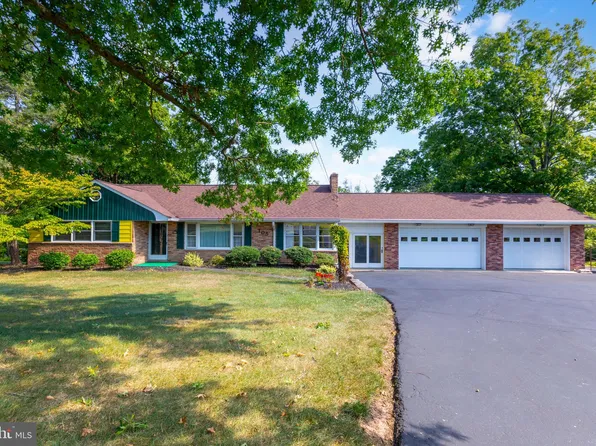 105 Farmers Ln, Sellersville, PA 18960