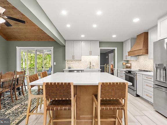 4th image of 625 Sideling Ct