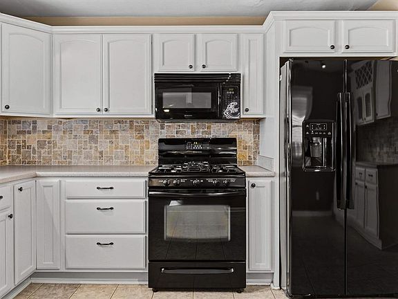 5th image of 520 W Warwick Dr