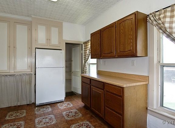 4th image of 557 N McClure Ave