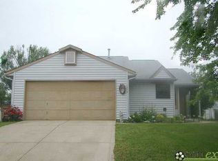 1672 Bridle Way Blvd, Columbus, IN 47201