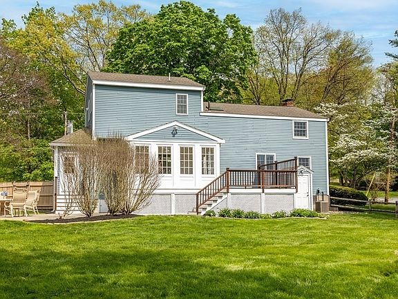 5th image of 128 Prospect St