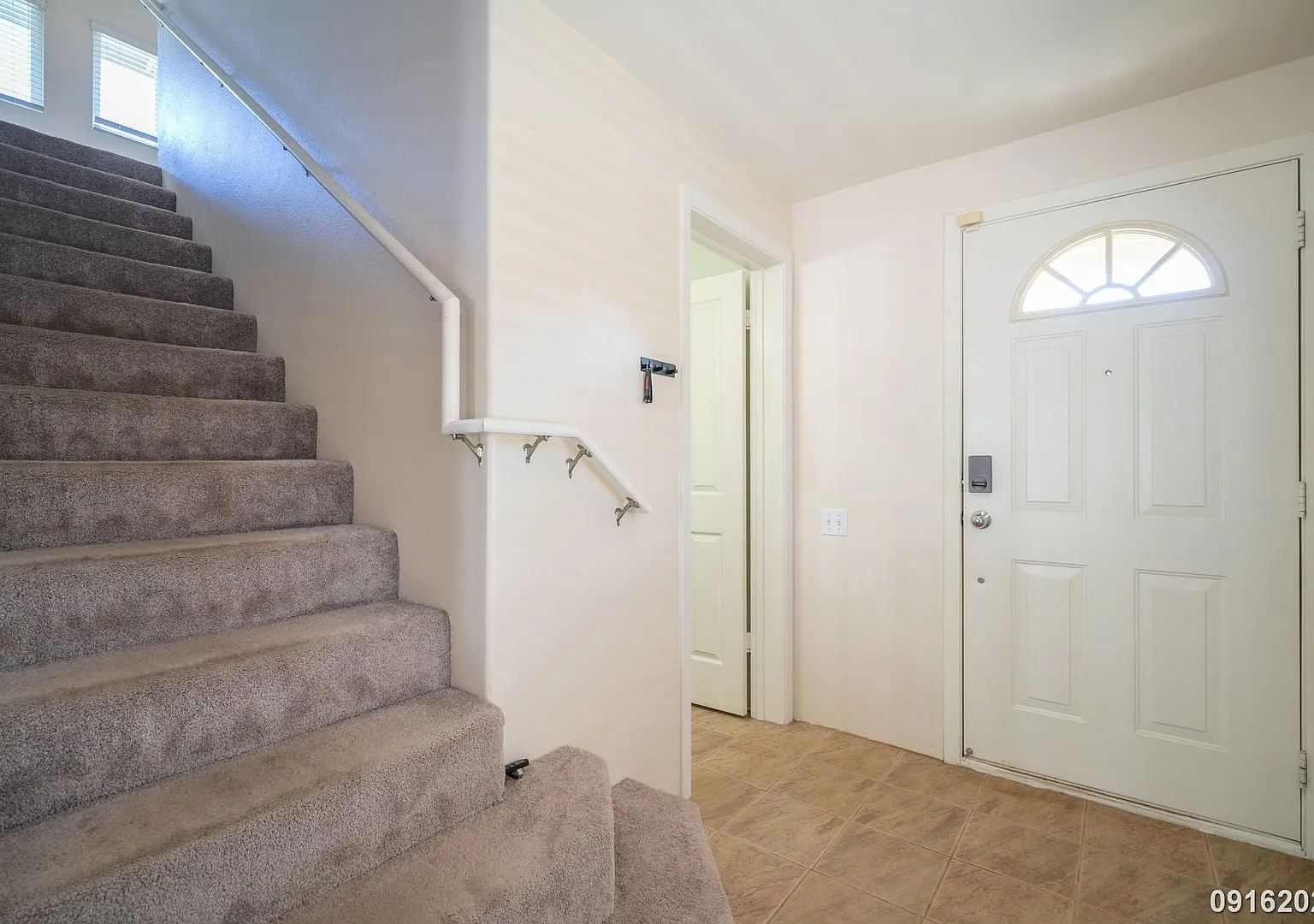 Spacious Ewa Beach Corner Home 4 Bedrooms, 2.5 Bathrooms — Photo 4