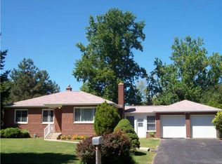 3528 Henderson Rd, Columbus, OH 43220