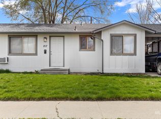 215 & 217 W 3rd St, Emmett, ID 83617