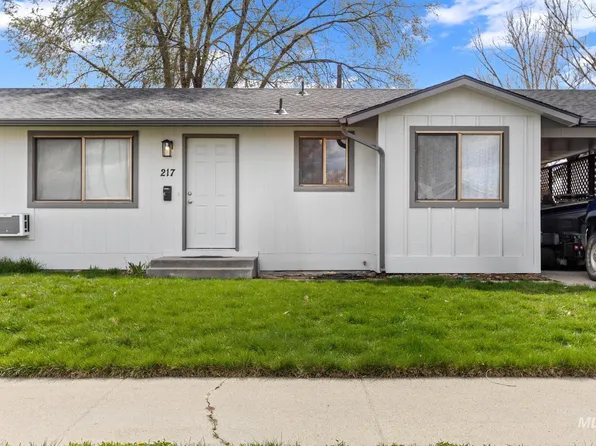 215 & 217 W 3rd St, Emmett, ID 83617