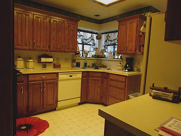 4th image of 3633 Bluegrass Dr