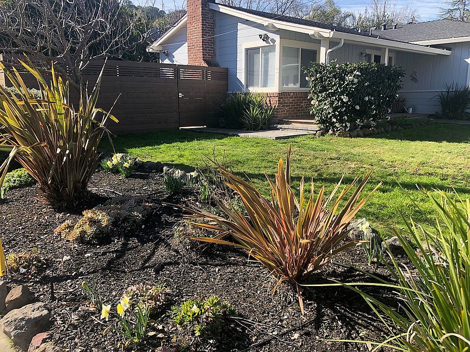 2nd image of 3683 Crescent Dr