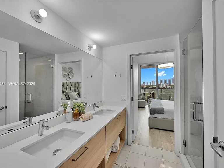 16385 Biscayne Blvd #1020 — Photo 24