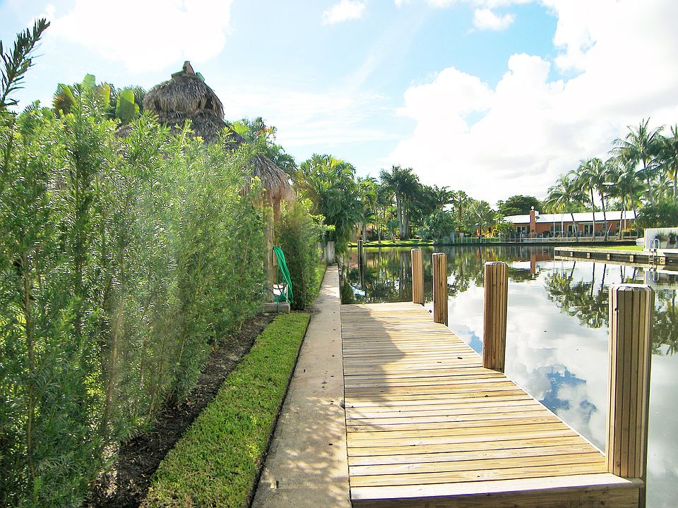 1st image of 2925 Coral Shores Dr